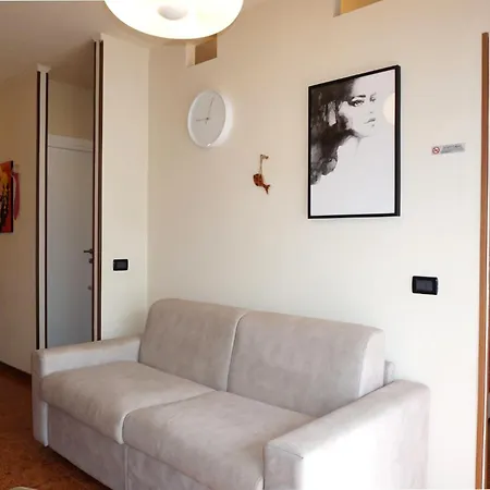 Modern With Shared Pool - Beahost Apartment *